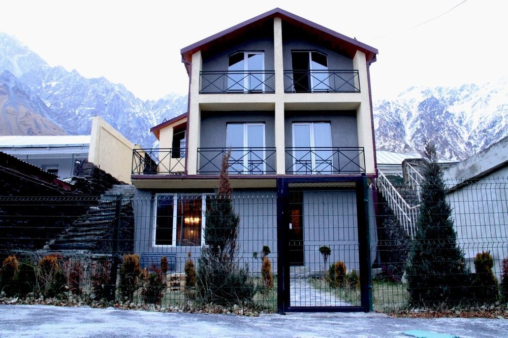 Uptown Boutique Kazbegi Hotel Exterior foto